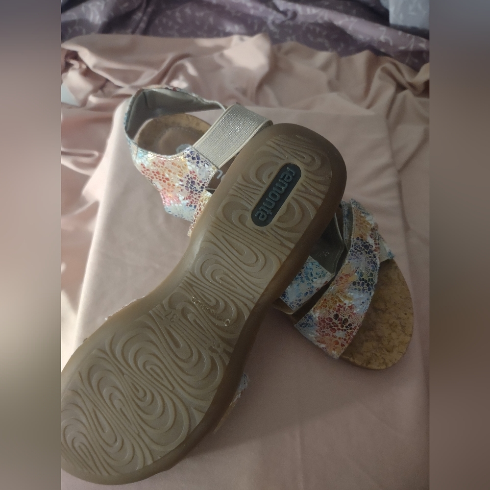 Women's Sandals - Picture 3 of 3